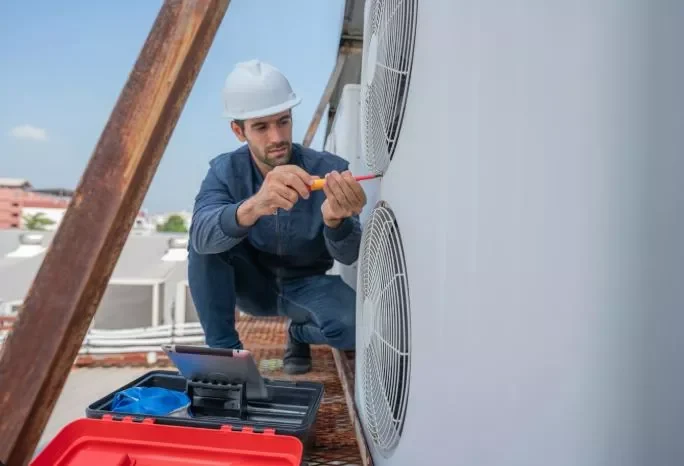 professional commercial rooftop hvac technician maintenance service
