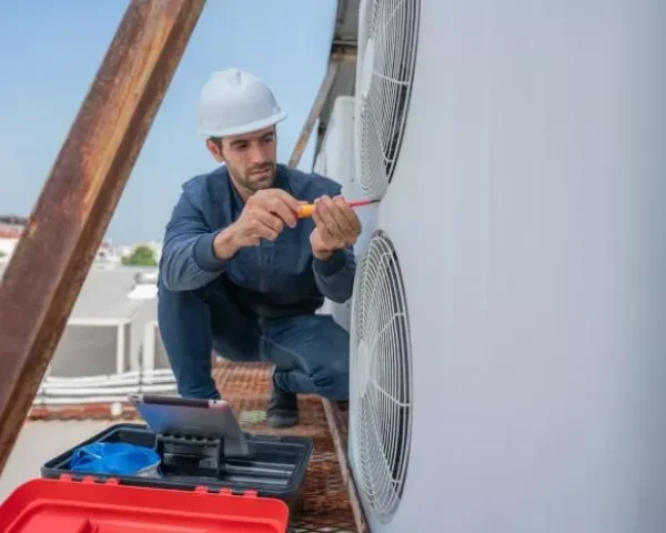 professional commercial rooftop hvac technician maintenance service
